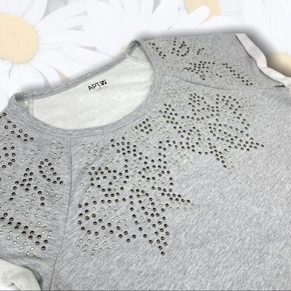 3/$10🙌 Studded Gray Short Sleeve Sweatshirt XL - Picture 10 of 15